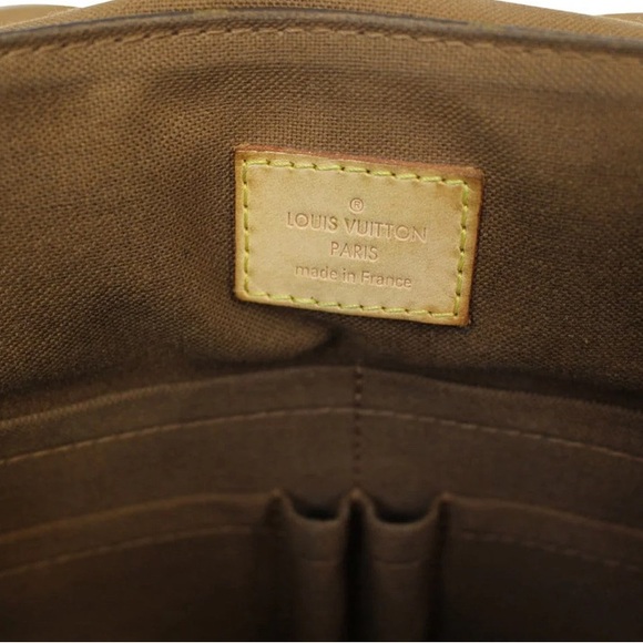 LOUIS VUITTON
Monogram Canvas Brown Beaubourg MM Messenger Bag - Picture 8 of 11